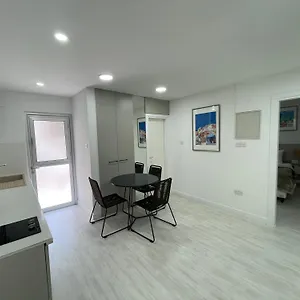 verificați disponibilitatea